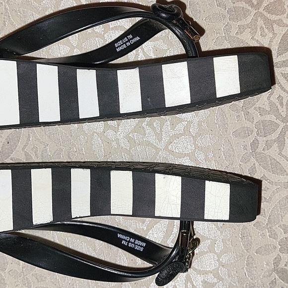 KATE SPADE THONG SANDALS BLK/WHT - Picture 7 of 8